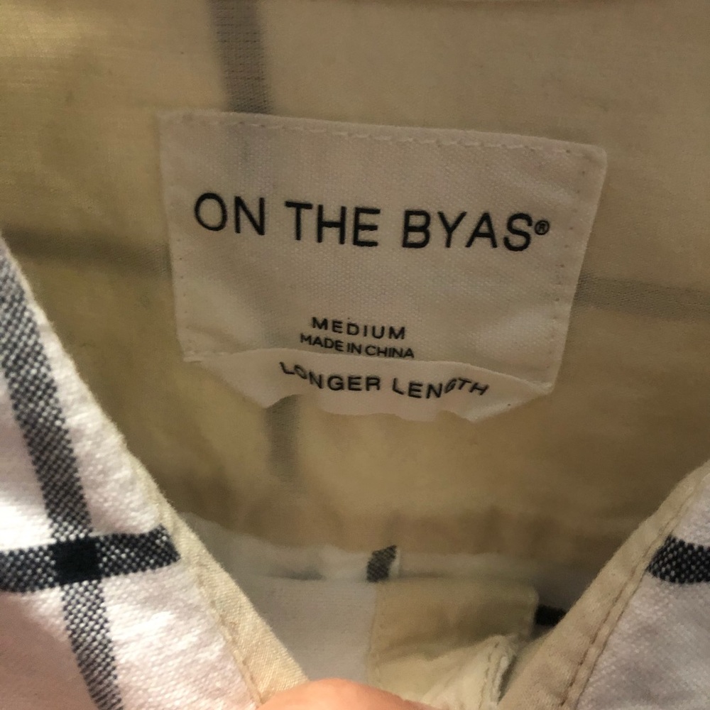 Button down - Picture 3 of 3